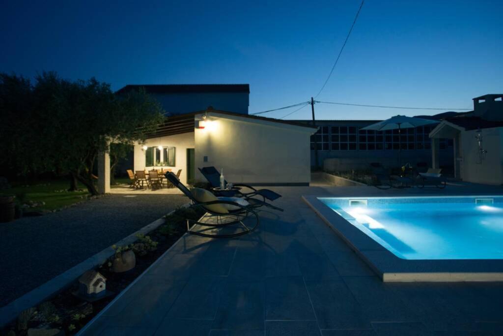 Lodge Jomi Kaštel Novi Exterior foto