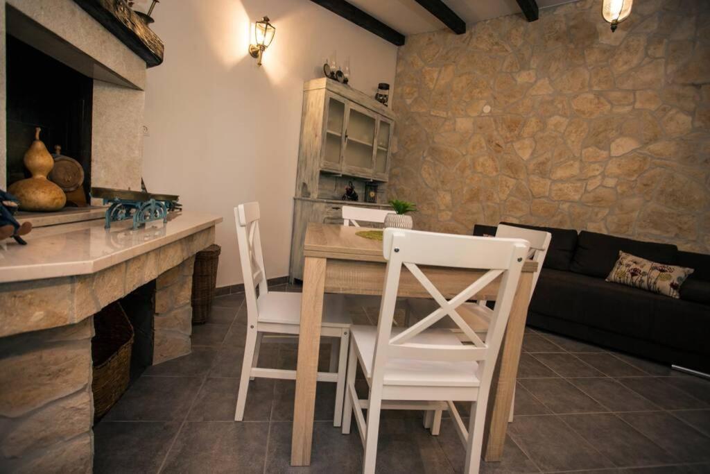 Lodge Jomi Kaštel Novi Exterior foto