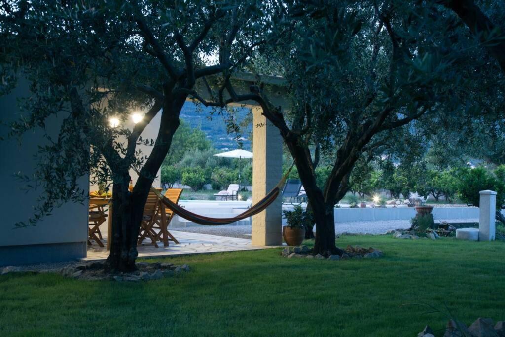 Lodge Jomi Kaštel Novi Exterior foto