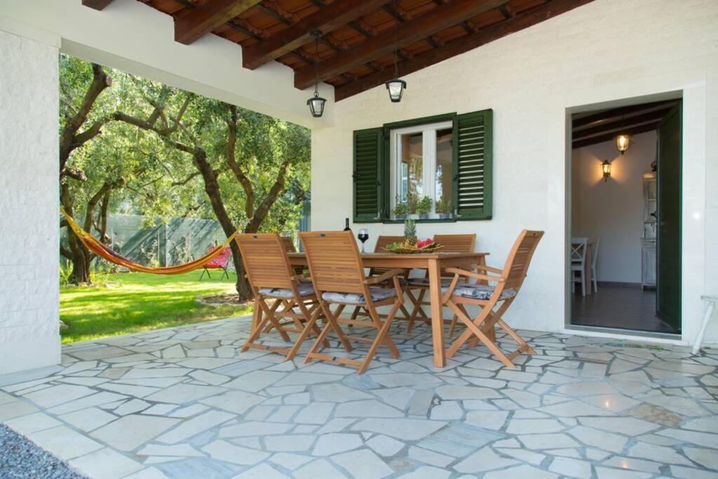 Lodge Jomi Kaštel Novi Exterior foto